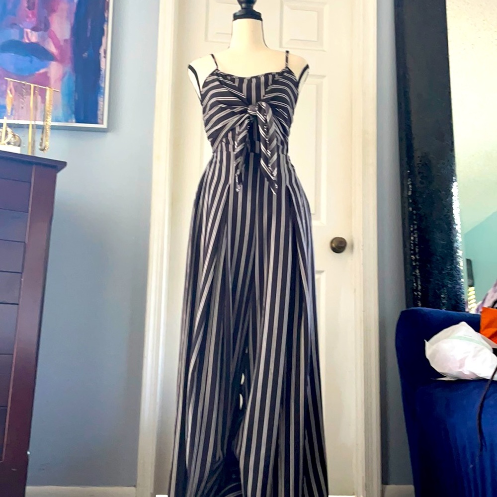 Wide legged striped jumpsuit 🤍🖤
